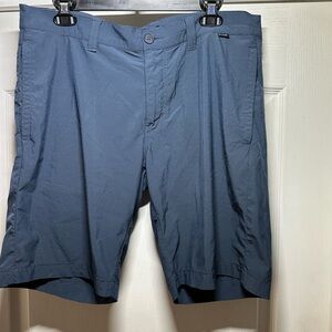Travis Mathew Golf Performance Flat Front Shorts 9 in Size 34